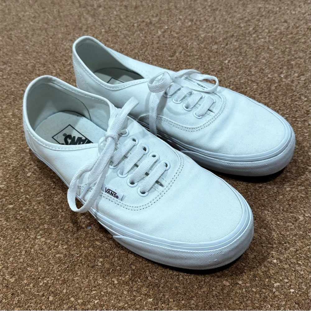 Vans Authentic True White Lace-Up Skate Shoe Women 9/Men 7.5